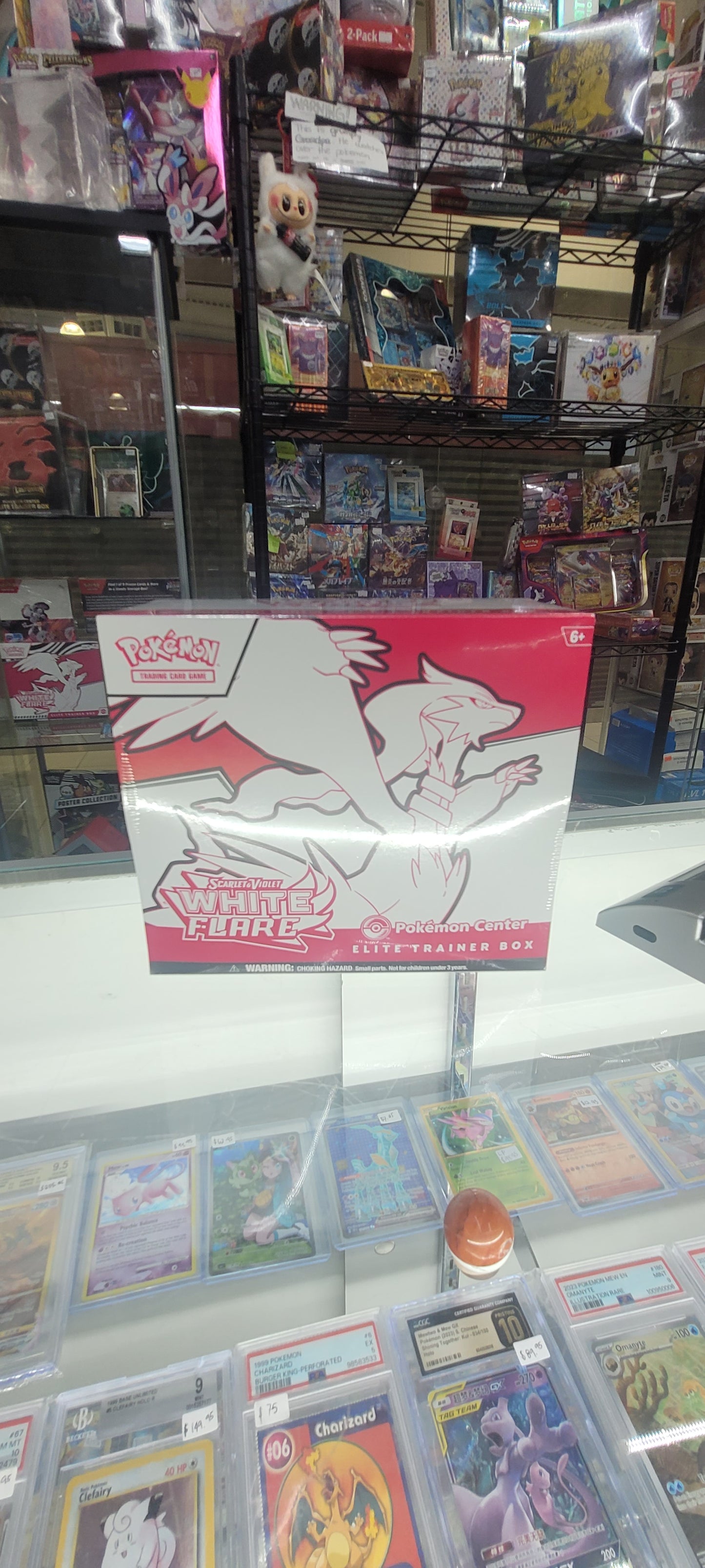 White Flare etb Pokemo Center