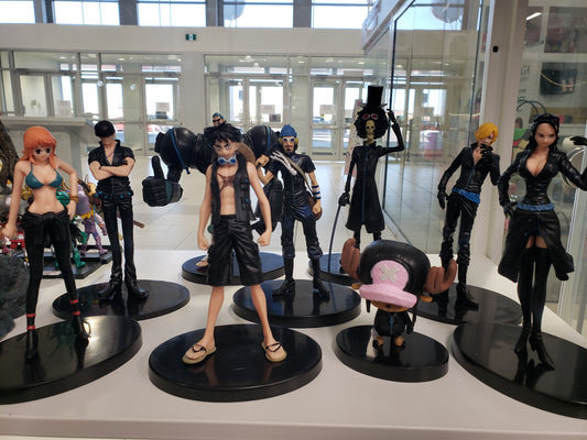 [9 Figure Set] One Piece: Black Straw Hat Pirates